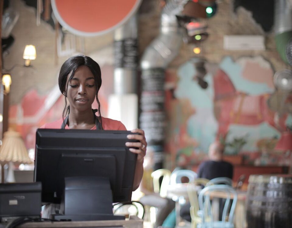 How Salon POS Systems Track Retail Products and Backroom Supplies